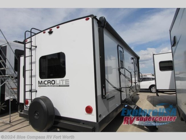 2022 Forest River Flagstaff Super Lite 25FKBS - New Travel Trailer For Sale by ExploreUSA RV Supercenter - FT. WORTH, TX in Ft. Worth, Texas
