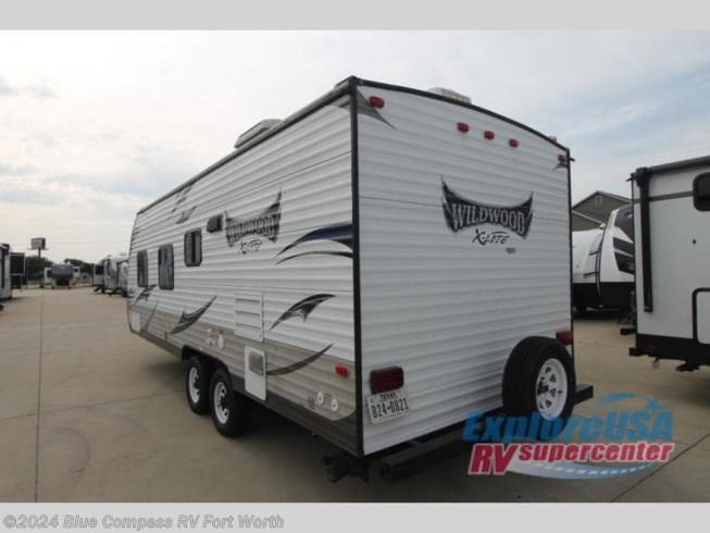 2015 Forest River Wildwood X-Lite 241QBXL - Used Travel Trailer For Sale by ExploreUSA RV Supercenter - FT. WORTH, TX in Ft. Worth, Texas