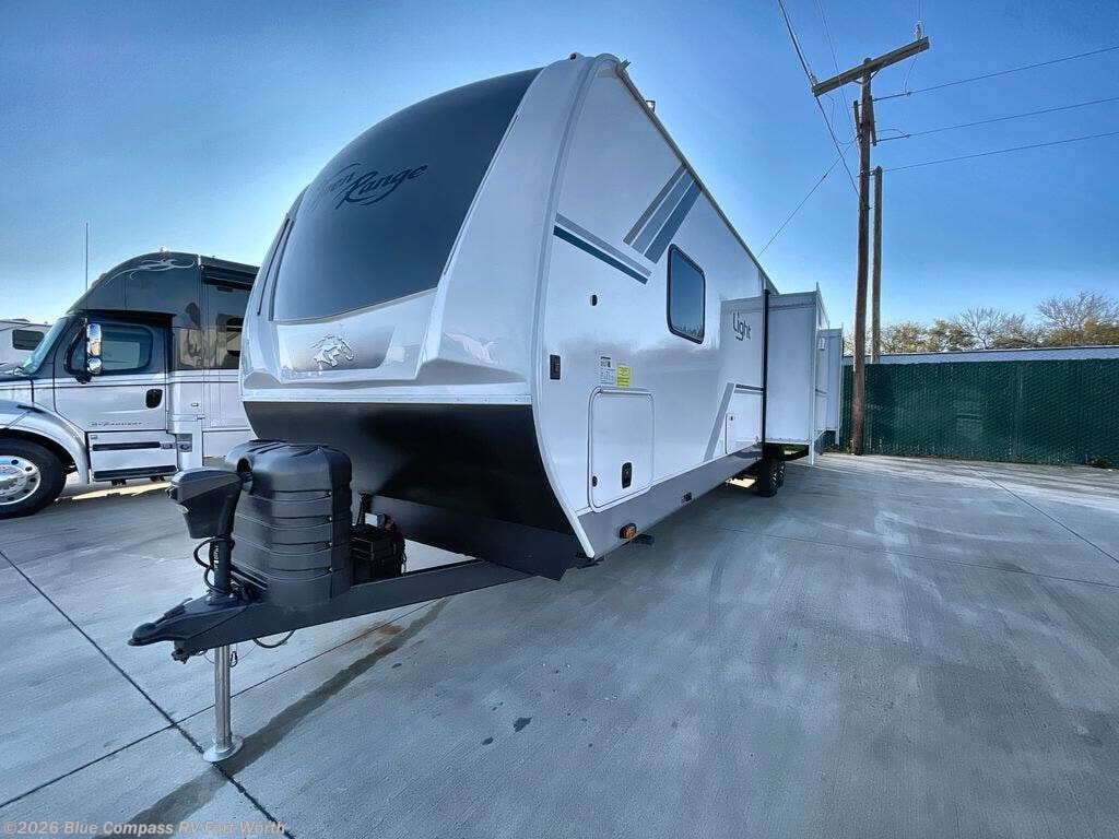 Used 2025 Highland Ridge Light 321BHS available in Fort Worth, Texas
