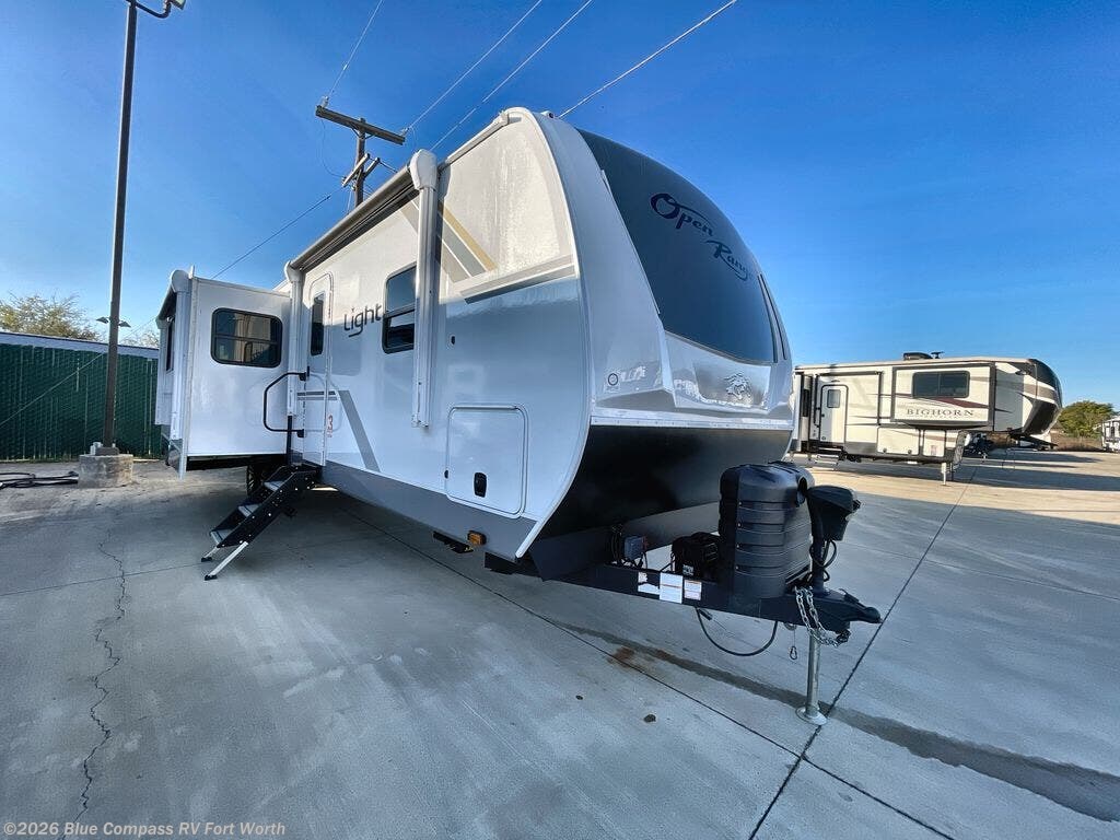 2025 Highland Ridge Light 321BHS - Used Travel Trailer For Sale by Blue Compass RV Fort Worth in Fort Worth, Texas