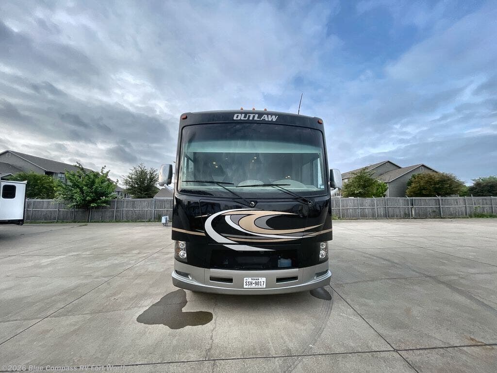 2018 Outlaw 37bg by Thor Motor Coach from Blue Compass RV Fort Worth in Fort Worth, Texas