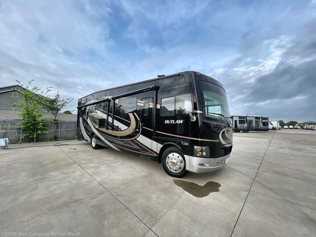 2018 Thor Motor Coach Outlaw 37bg - Used Class A For Sale by Blue Compass RV Fort Worth in Fort Worth, Texas