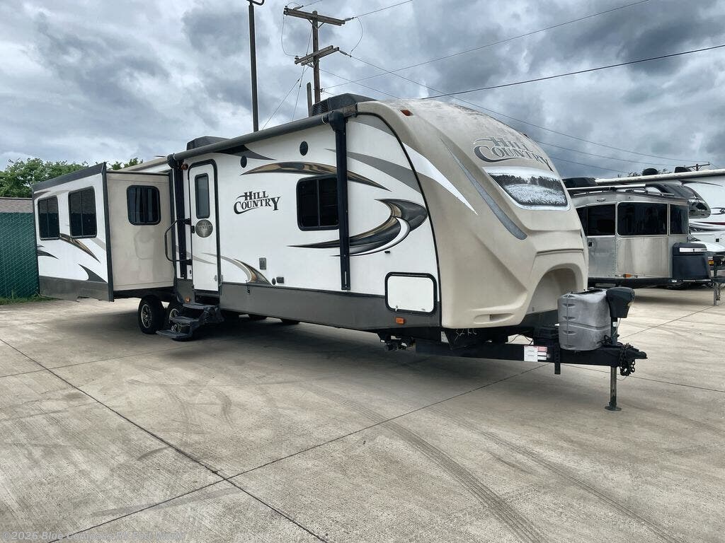 2016 CrossRoads Hill Country 32RE - Used Travel Trailer For Sale by Blue Compass RV Fort Worth in Fort Worth, Texas