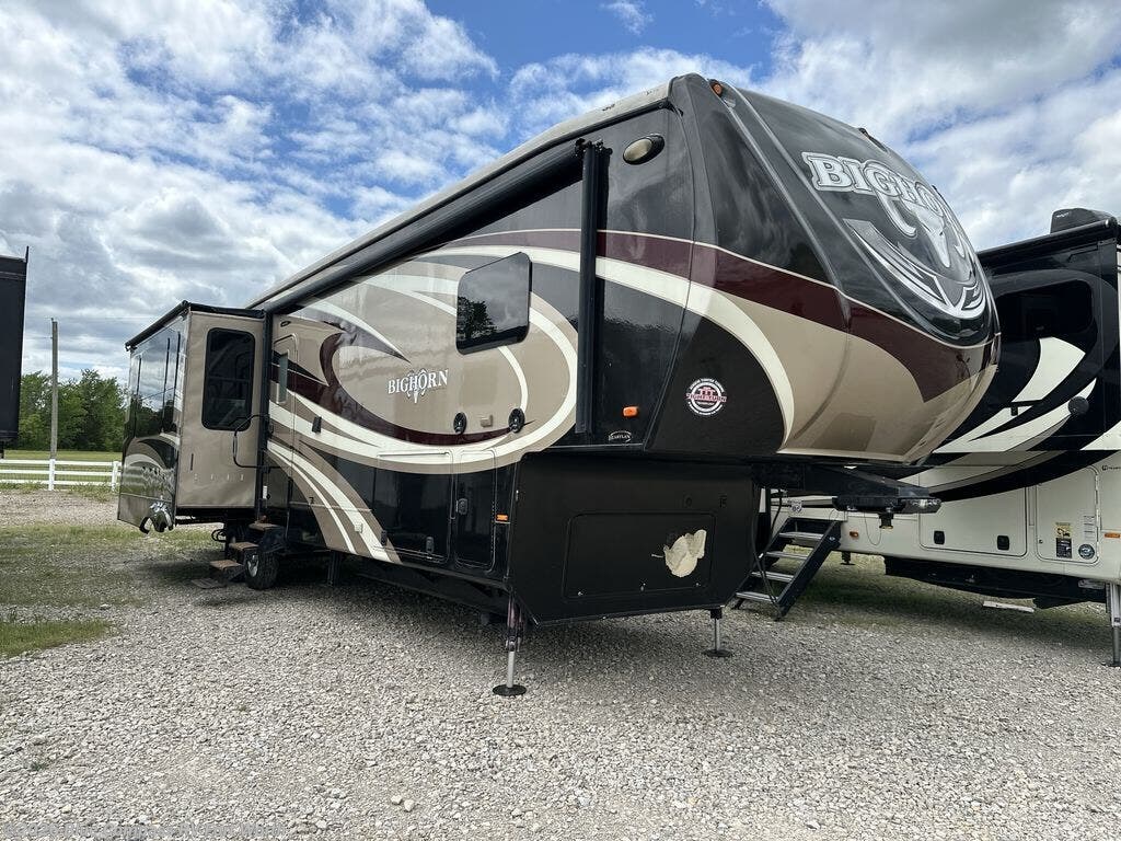 2016 Heartland Bighorn 3760EL - Used Fifth Wheel For Sale by Blue Compass RV Fort Worth in Fort Worth, Texas features Slideout