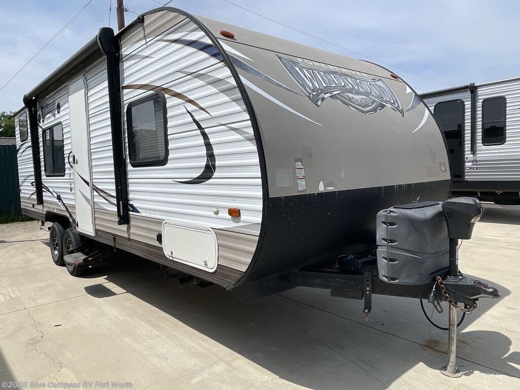 2016 Forest River Wildwood 261BHXL - Used Travel Trailer For Sale by Blue Compass RV Fort Worth in Fort Worth, Texas