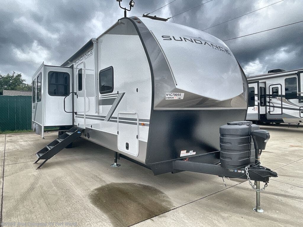 2027 Heartland Sundance XLT TT 31BROK - New Travel Trailer For Sale by Blue Compass RV Fort Worth in Fort Worth, Texas