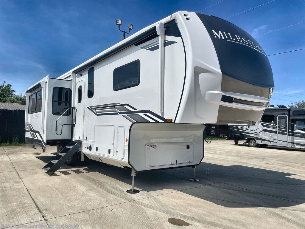 2027 Milestone 31RL by Heartland from Blue Compass RV Fort Worth in Fort Worth, Texas