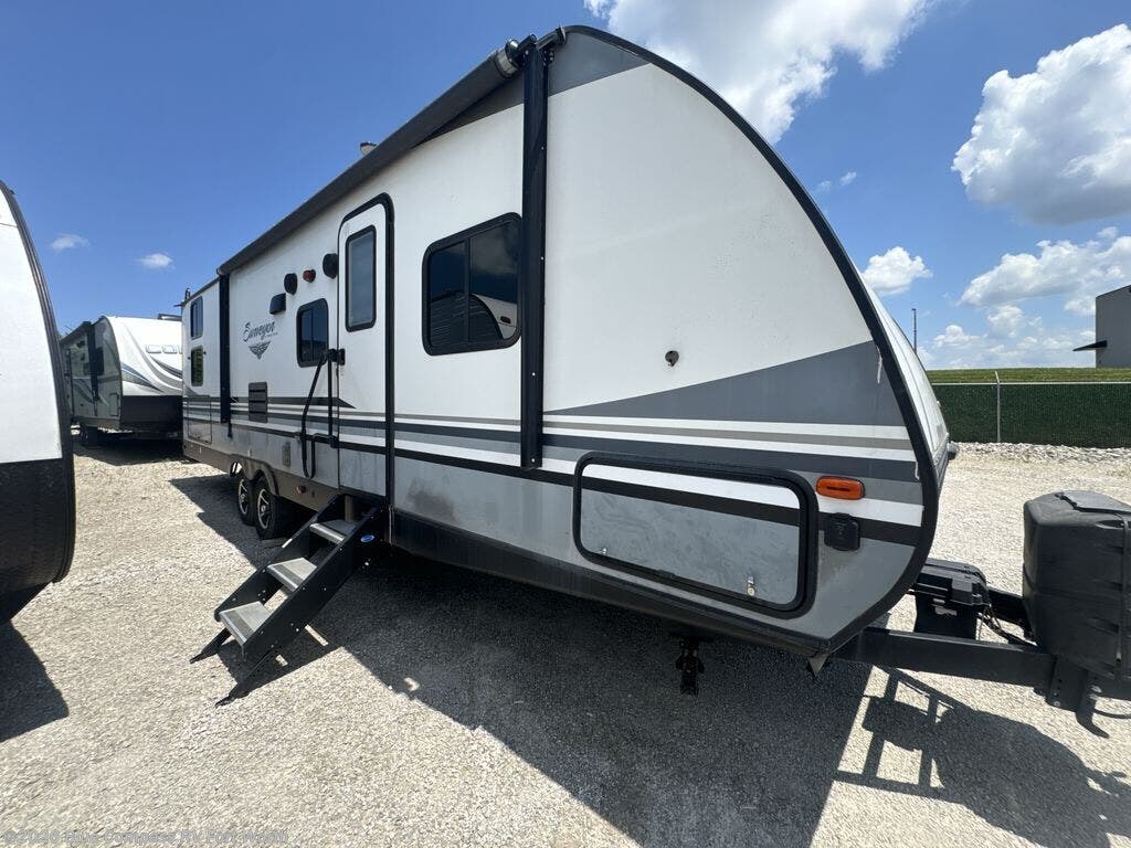 2018 Forest River Surveyor Legend 295QBLE - Used Travel Trailer For Sale by Blue Compass RV Fort Worth in Fort Worth, Texas
