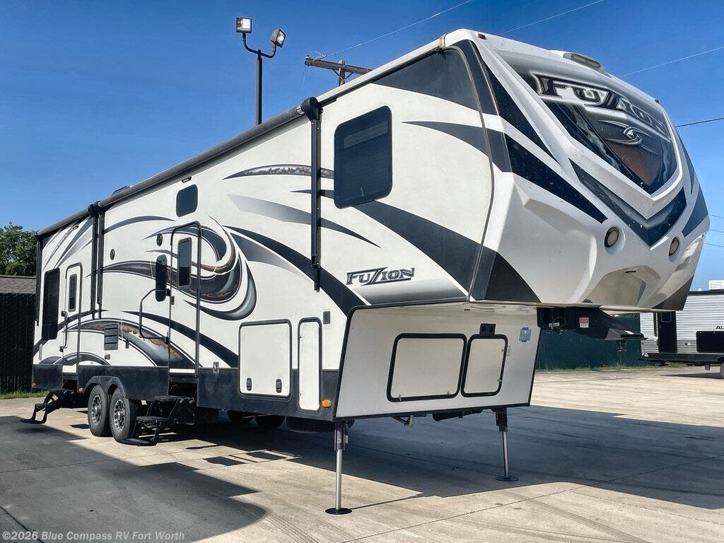 2015 Fuzion 325 by Keystone from Blue Compass RV Fort Worth in Fort Worth, Texas