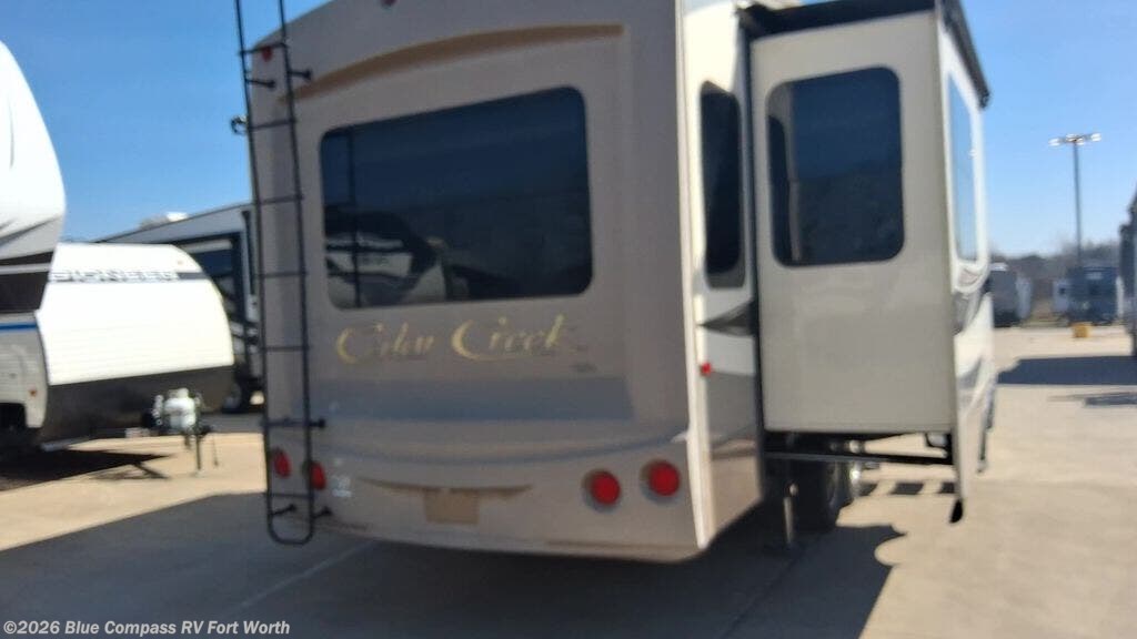 2014 Forest River Cedar Creek 32RL - Used Fifth Wheel For Sale by Blue Compass RV Fort Worth in Fort Worth, Texas features Slideout