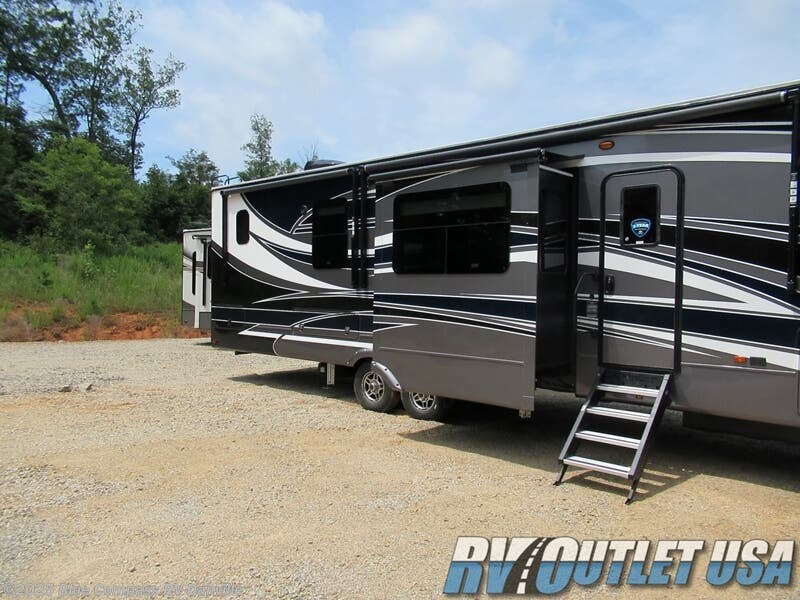 2020 Keystone RV Montana Legacy 3761FL for Sale in Ringgold, VA 24586