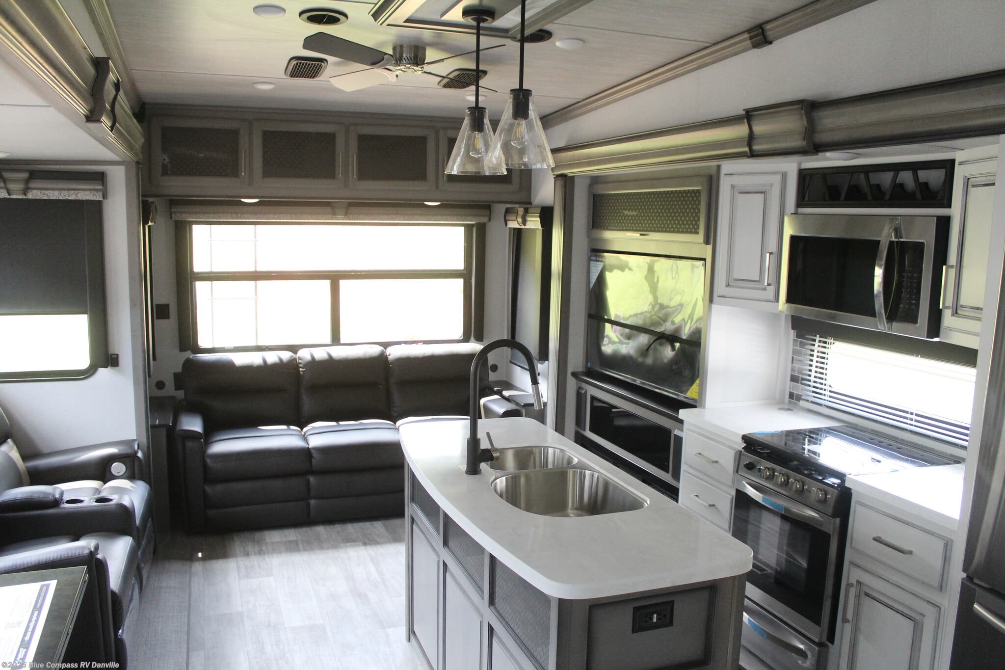 2021 Keystone Montana Legacy 3121RL RV for Sale in Ringgold, VA 24586