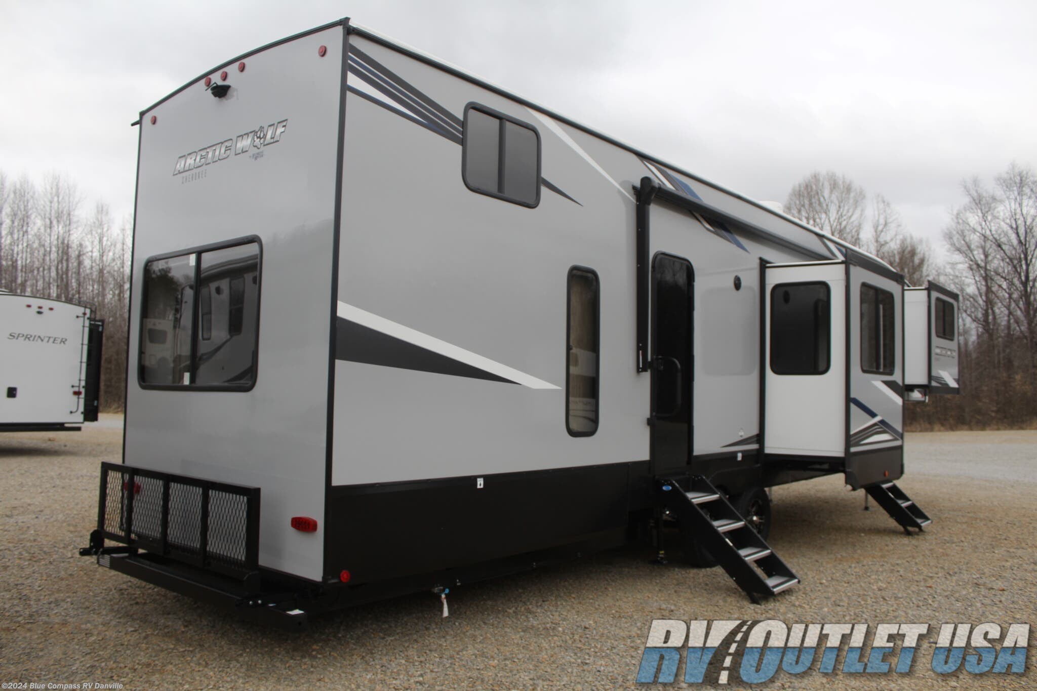 2021 Forest River Cherokee Arctic Wolf 3990 SUITE RV for Sale in