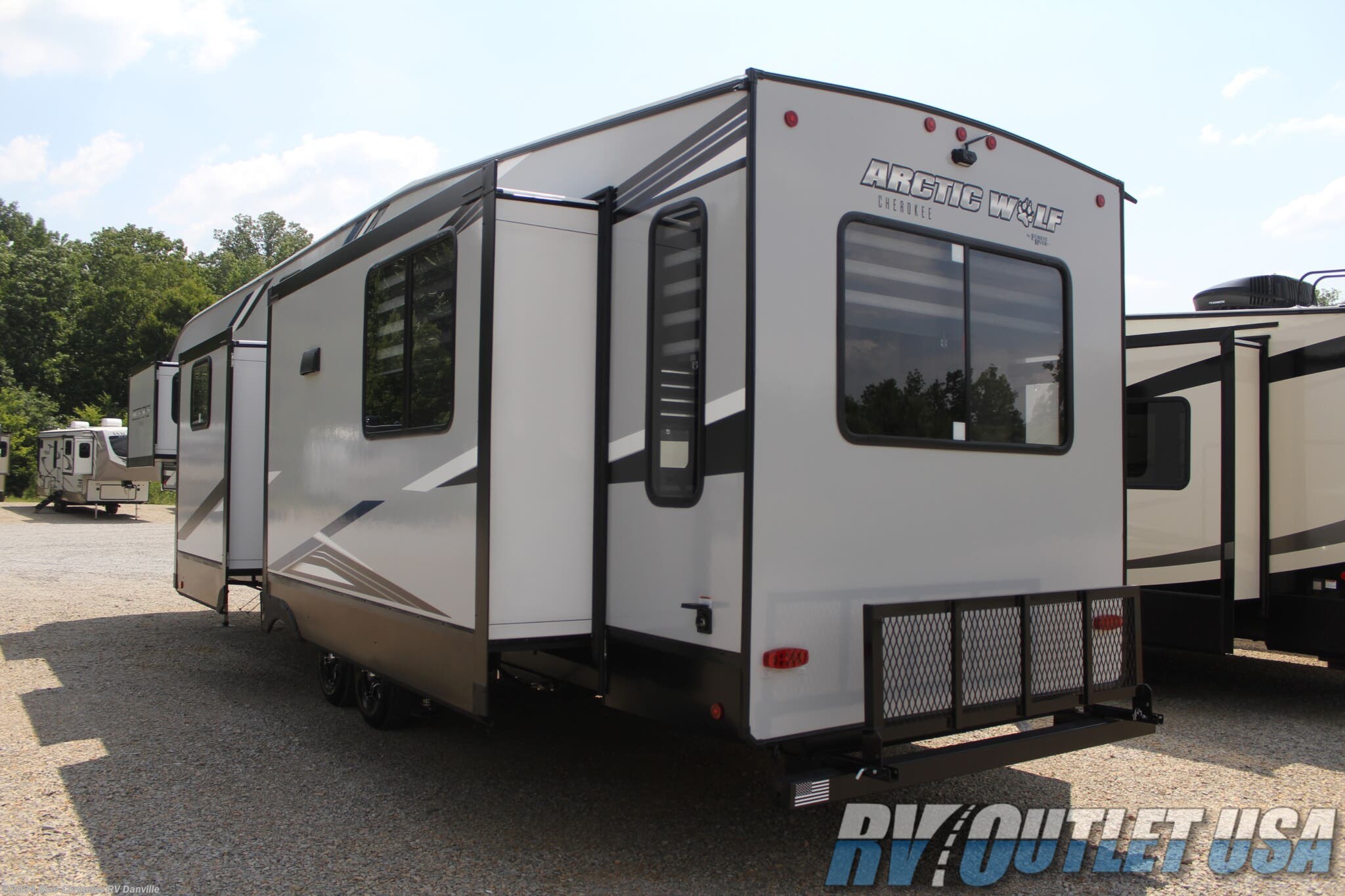 arctic wolf 3660 suite for sale