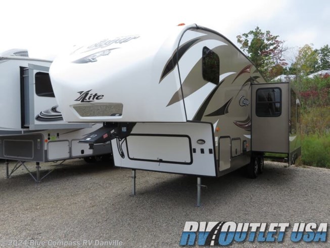 2015 Keystone Cougar XLite 26RLS - Used Fifth Wheel For Sale by RV Outlet USA of NMB in Longs, South Carolina features Detachable Power Cord, Exterior Speakers, Kitchen Sink, Oven, DVD Player