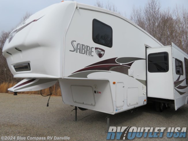 2008 Palomino Sabre 32FBDS - Used Fifth Wheel For Sale by RV Outlet USA in Ringgold, Virginia features Toilet, Air Conditioning, Auxiliary Battery, Ceiling Fan, Screen Door