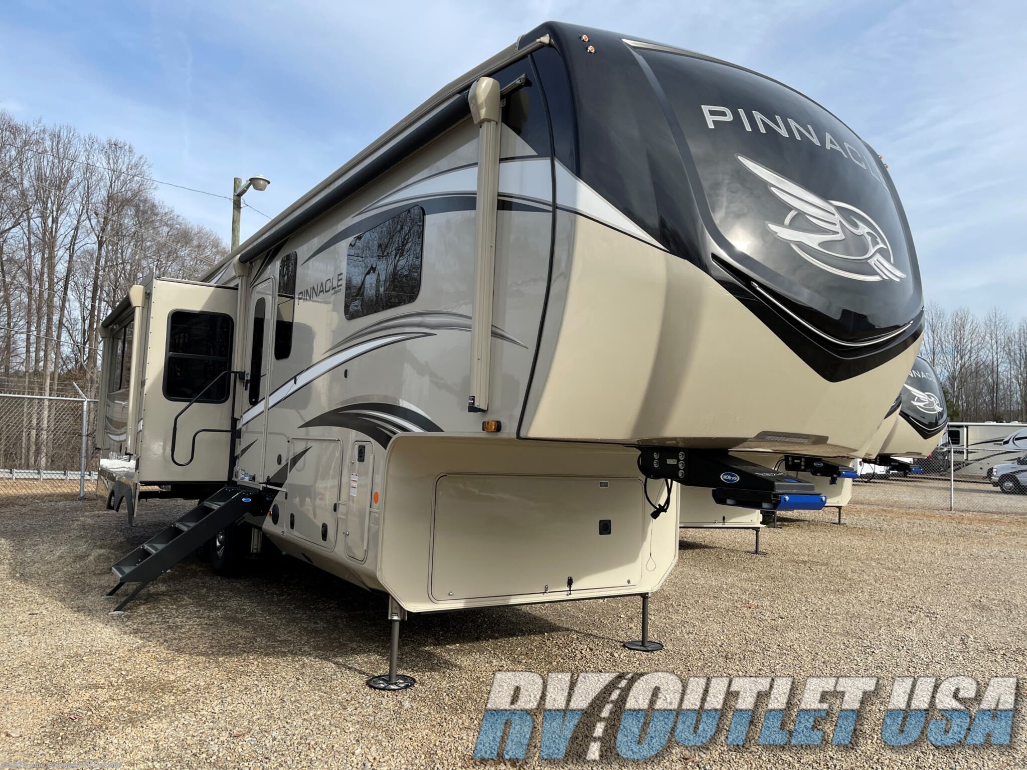 2022 Jayco Pinnacle 32RLTS RV for Sale in Ringgold, VA 24586 T42246