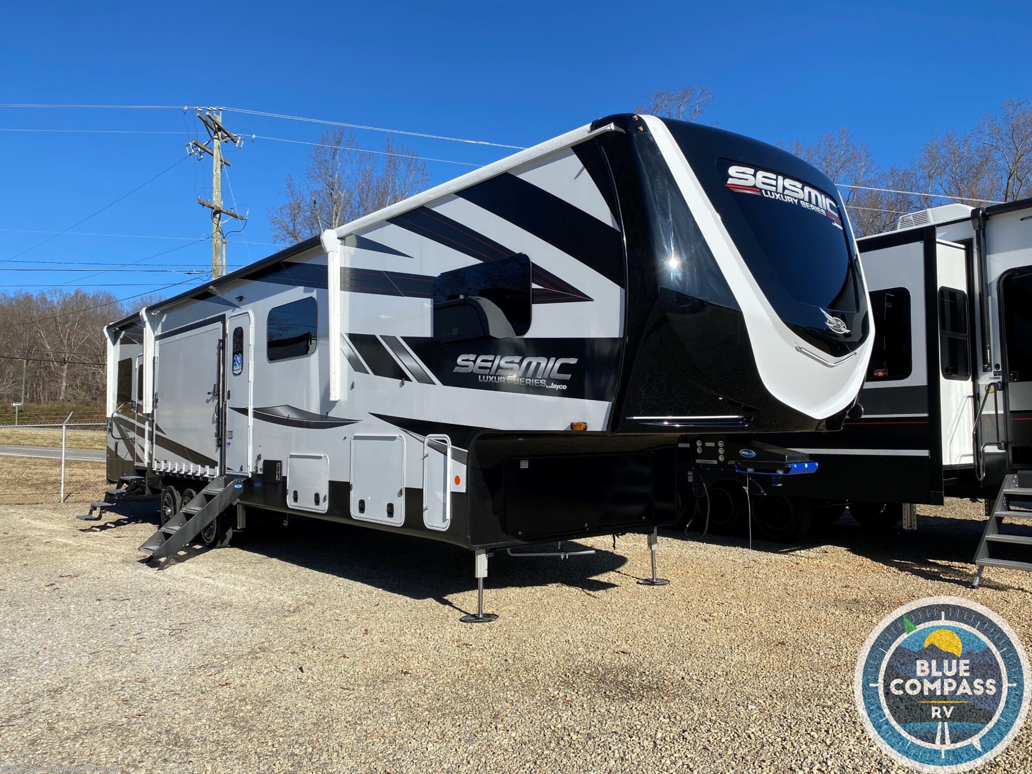 2024 Jayco Seismic Luxury Series 4113 RV for Sale in Ringgold, VA 24586