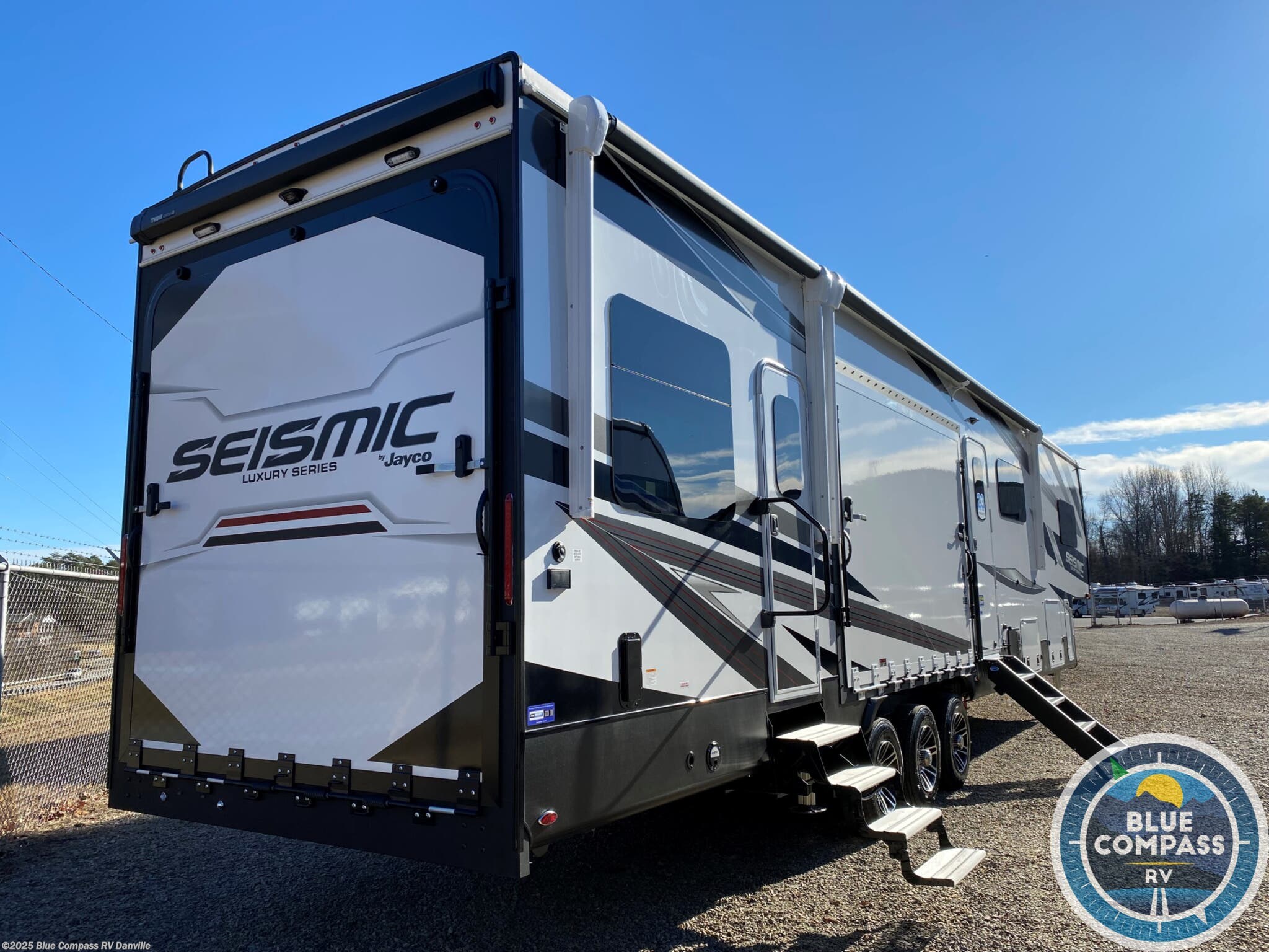 2024 Jayco Seismic Luxury Series 4113 RV for Sale in Ringgold, VA 24586