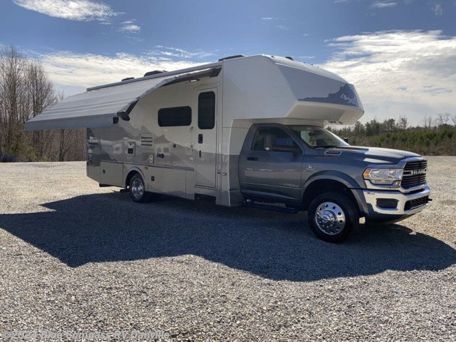 2021 Isata 5 Series 28SS by Dynamax Corp from Blue Compass RV Danville in Ringgold, Virginia