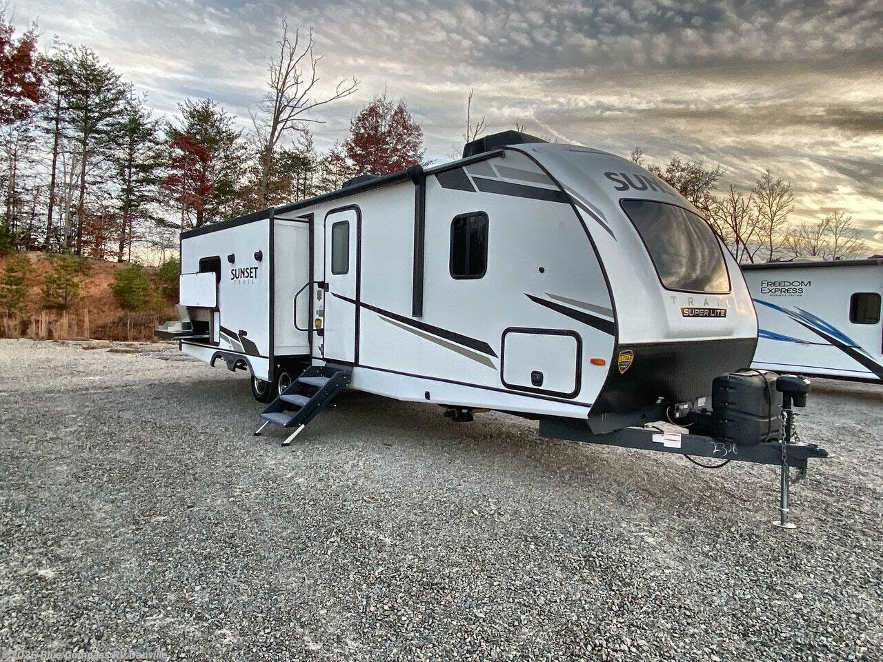 2022 Sunset Trail SS285CK by CrossRoads from Blue Compass RV Danville in Ringgold, Virginia