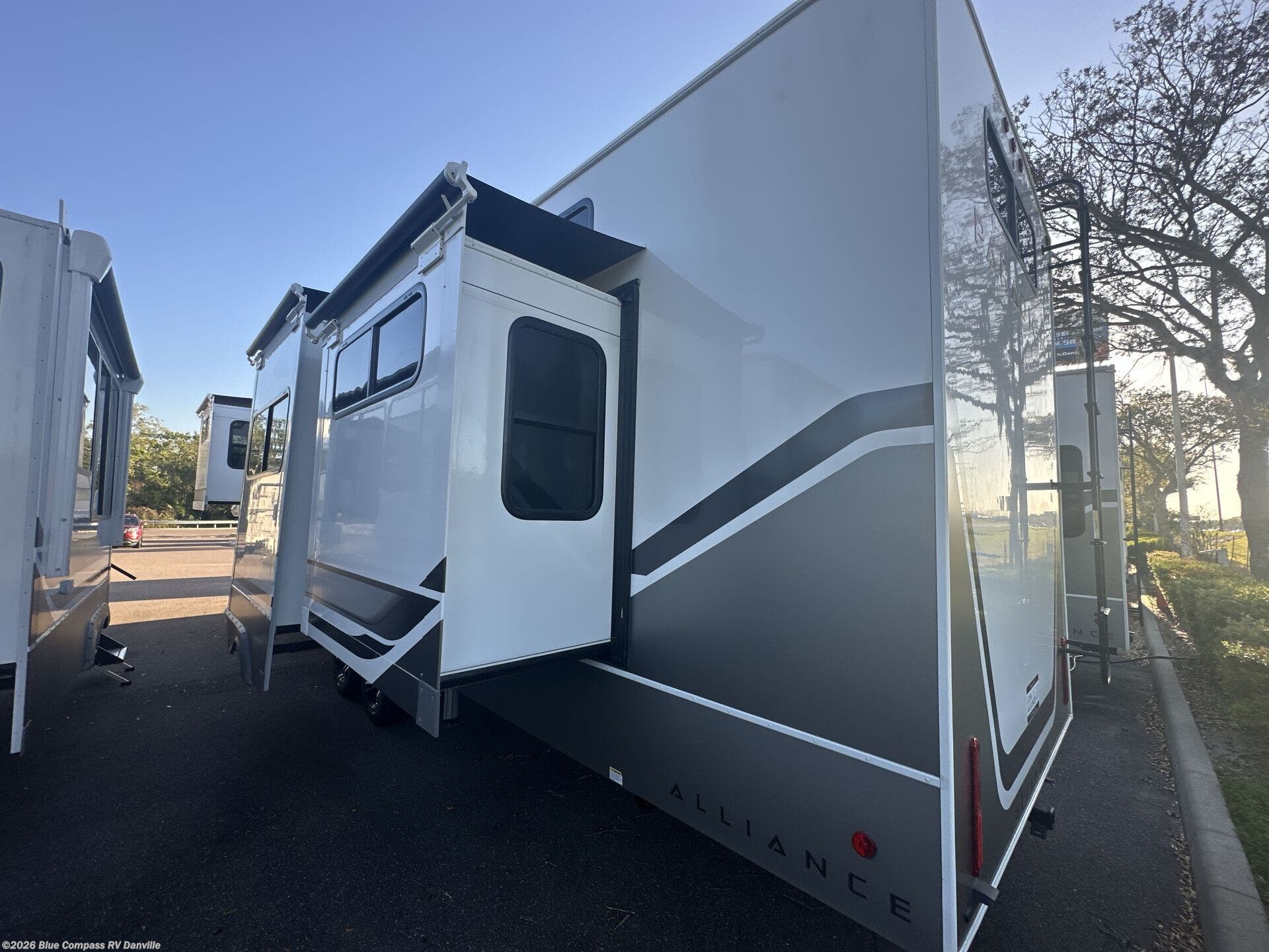 New 2025 Alliance RV Paradigm 395DS available in Ringgold, Virginia