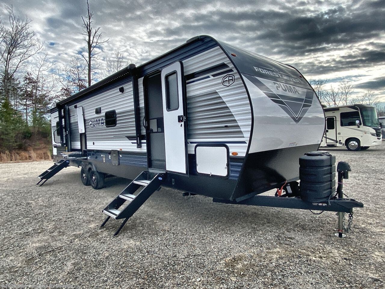 2025 Puma 337BH by Palomino from Blue Compass RV Danville in Ringgold, Virginia