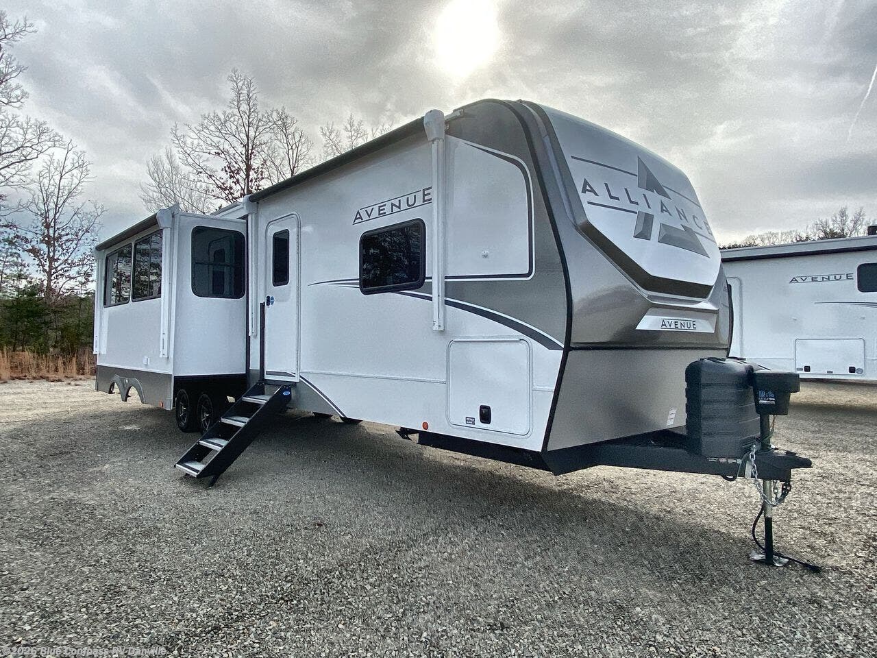 2026 Avenue 333BH by Alliance RV from Blue Compass RV Danville in Ringgold, Virginia