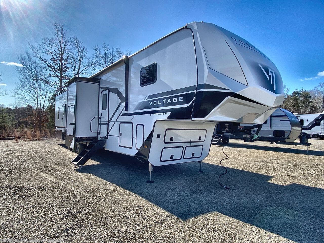 2026 Dutchmen Voltage V-Series 4250 - New Toy Hauler For Sale by Blue Compass RV Danville in Ringgold, Virginia