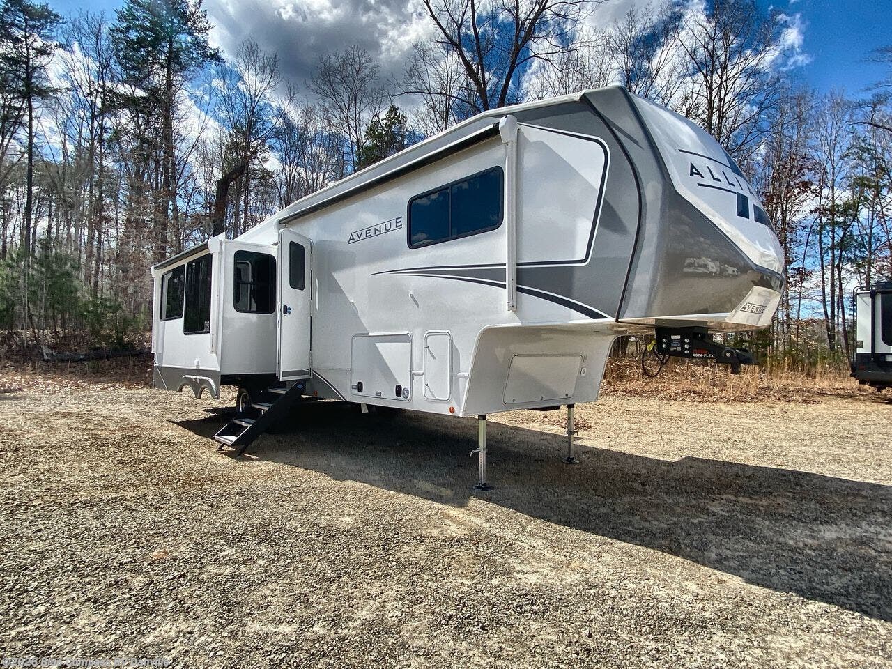 2026 Avenue 32RLS by Alliance RV from Blue Compass RV Danville in Ringgold, Virginia