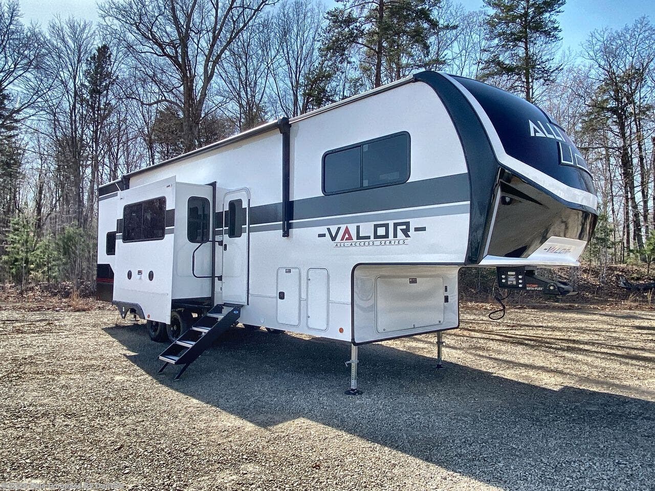 2026 Valor All-Access 32A10 by Alliance RV from Blue Compass RV Danville in Ringgold, Virginia
