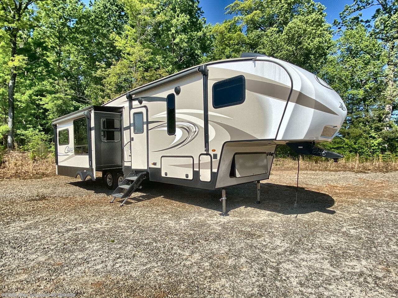 2018 Cougar 29RES by Keystone from Blue Compass RV Danville in Ringgold, Virginia