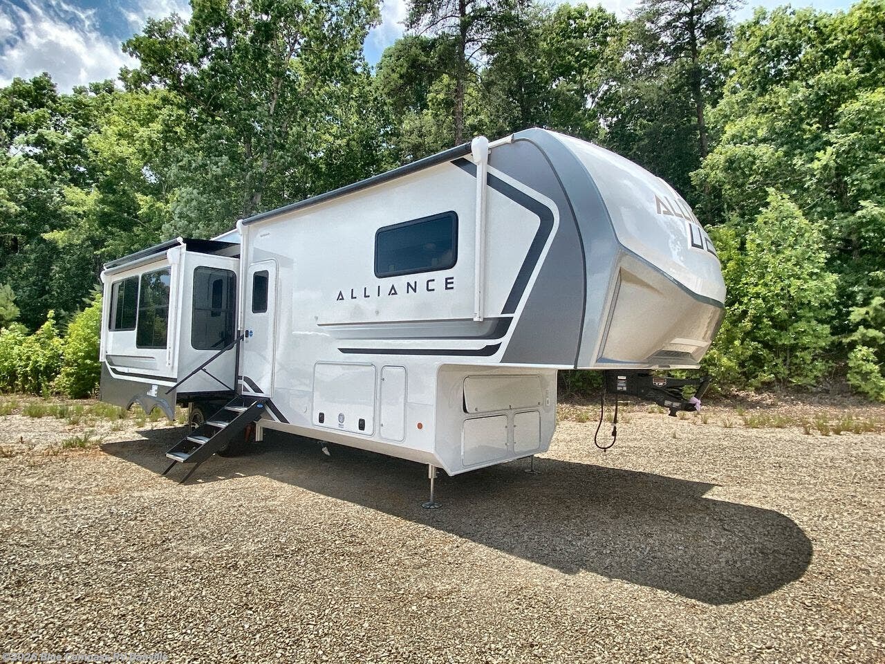 2027 Paradigm 310RL by Alliance RV from Blue Compass RV Danville in Ringgold, Virginia