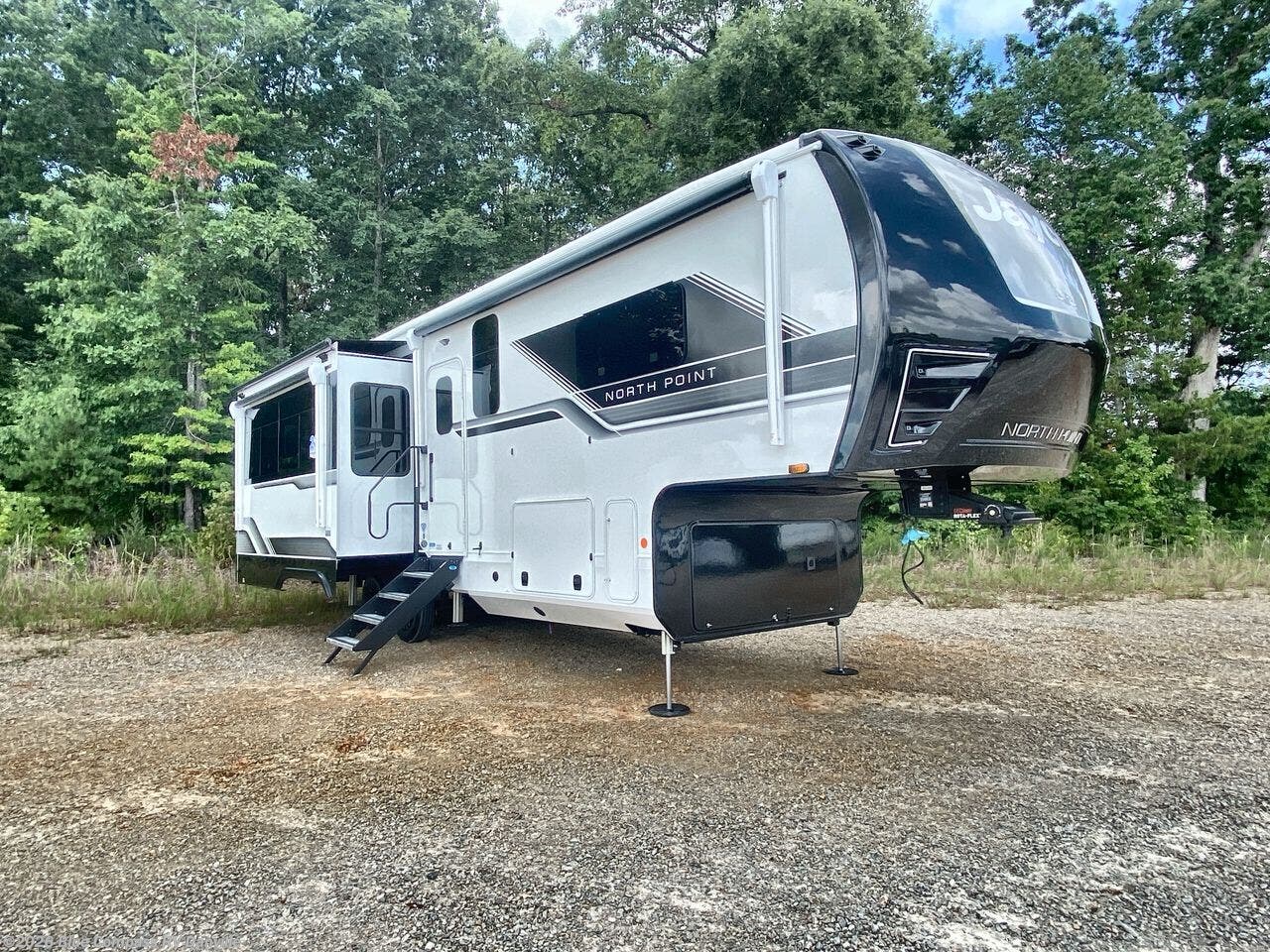 2027 North Point 310RLTS by Jayco from Blue Compass RV Danville in Ringgold, Virginia