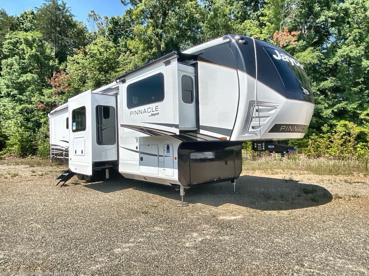 2027 Pinnacle 39FLOK by Jayco from Blue Compass RV Danville in Ringgold, Virginia