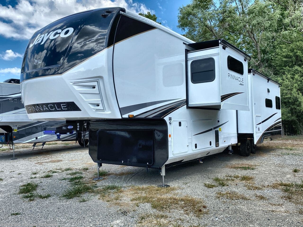 New 2027 Jayco Pinnacle 39FBRL available in Ringgold, Virginia