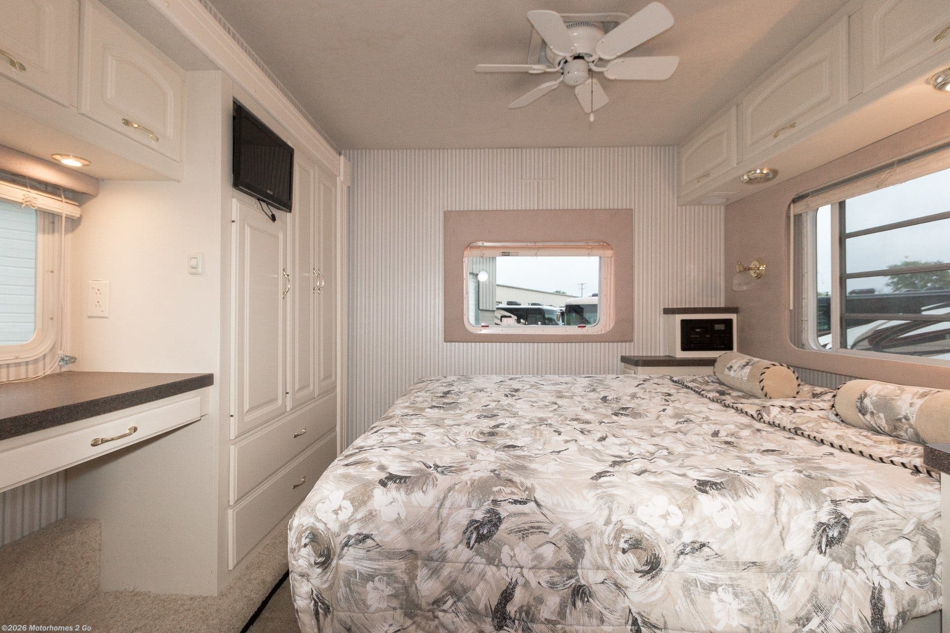 2001 Georgie Boy The Suite 2950DS RV for Sale in Grand Rapids, MI 49548