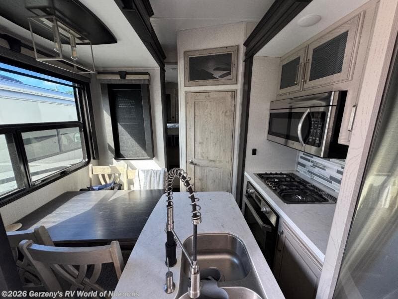 Used 2021 Keystone Alpine 3700FL available in Nokomis, Florida