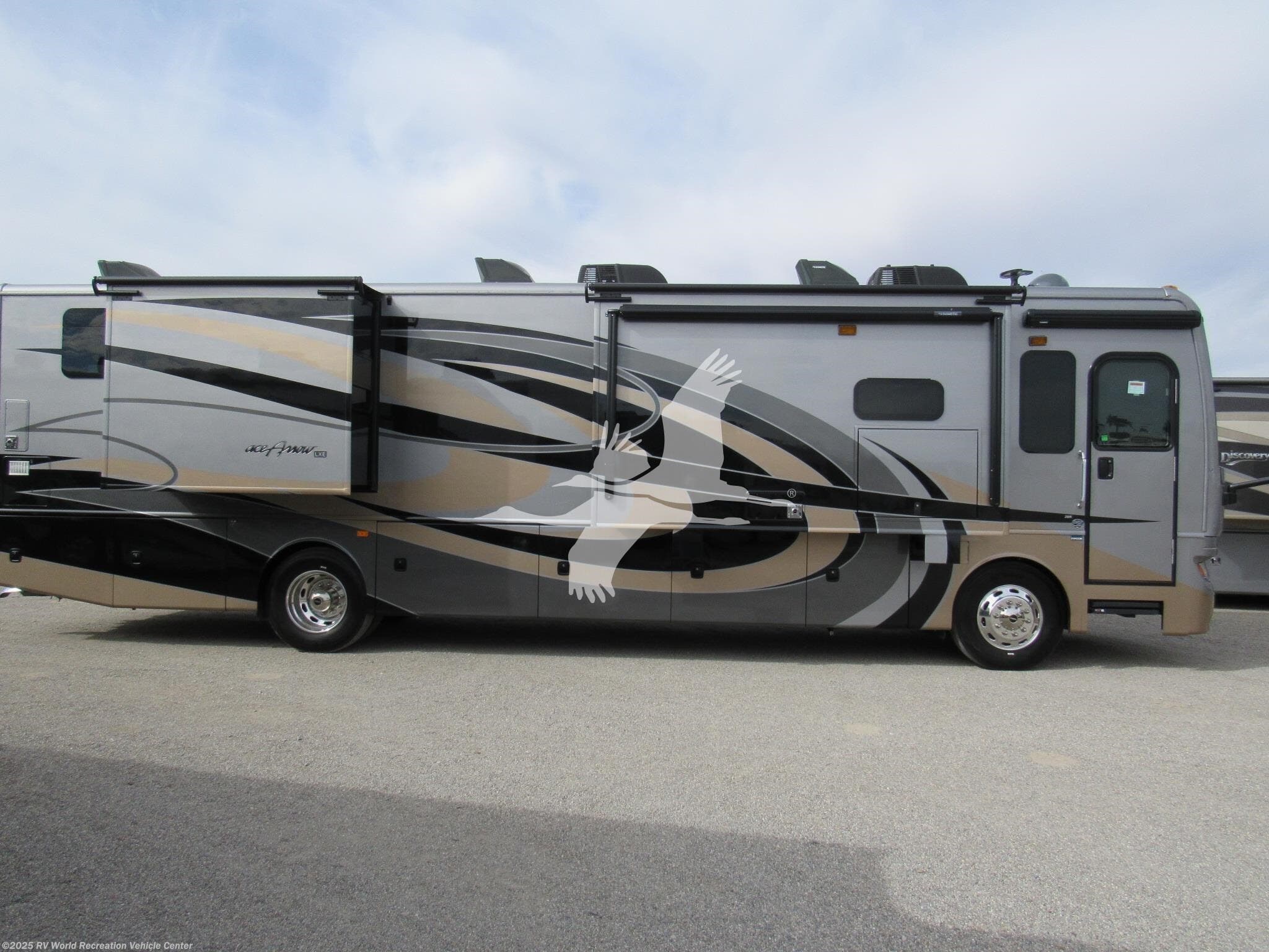 2018 Fleetwood Pace Arrow LXE 38K - Used Class A For Sale by RV World Recreation Vehicle Center in Yuma, Arizona features Air Conditioning, Fireplace