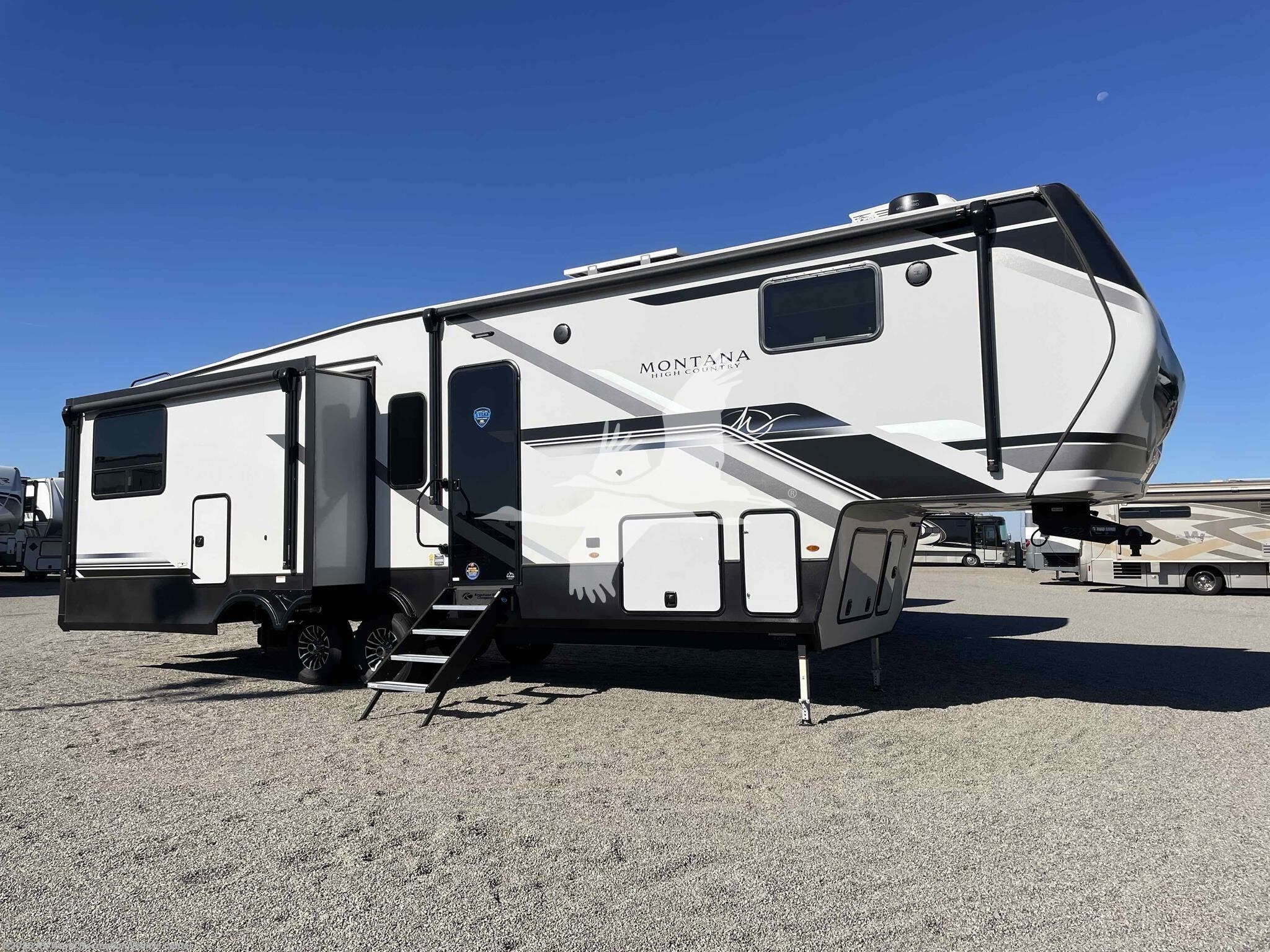 2025 Keystone Montana High Country 311RD - New Fifth Wheel For Sale by RV World Recreation Vehicle Center in Yuma, Arizona features Fireplace, Air Conditioning
