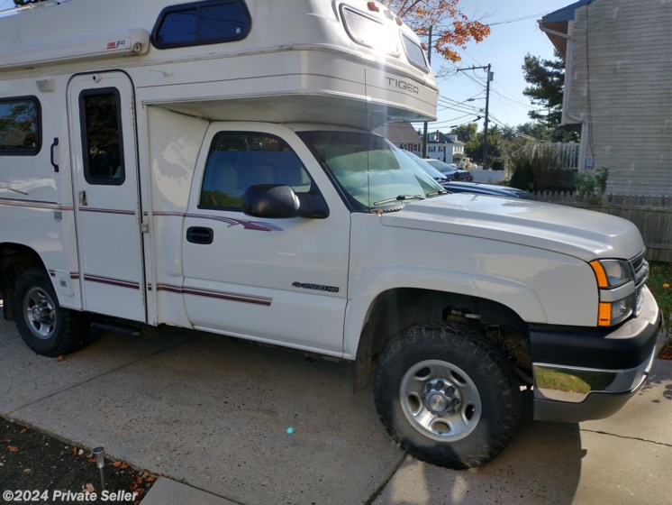 Used 2005 Tiger Bengal CX Cab over sleeper available in EHT, New Jersey