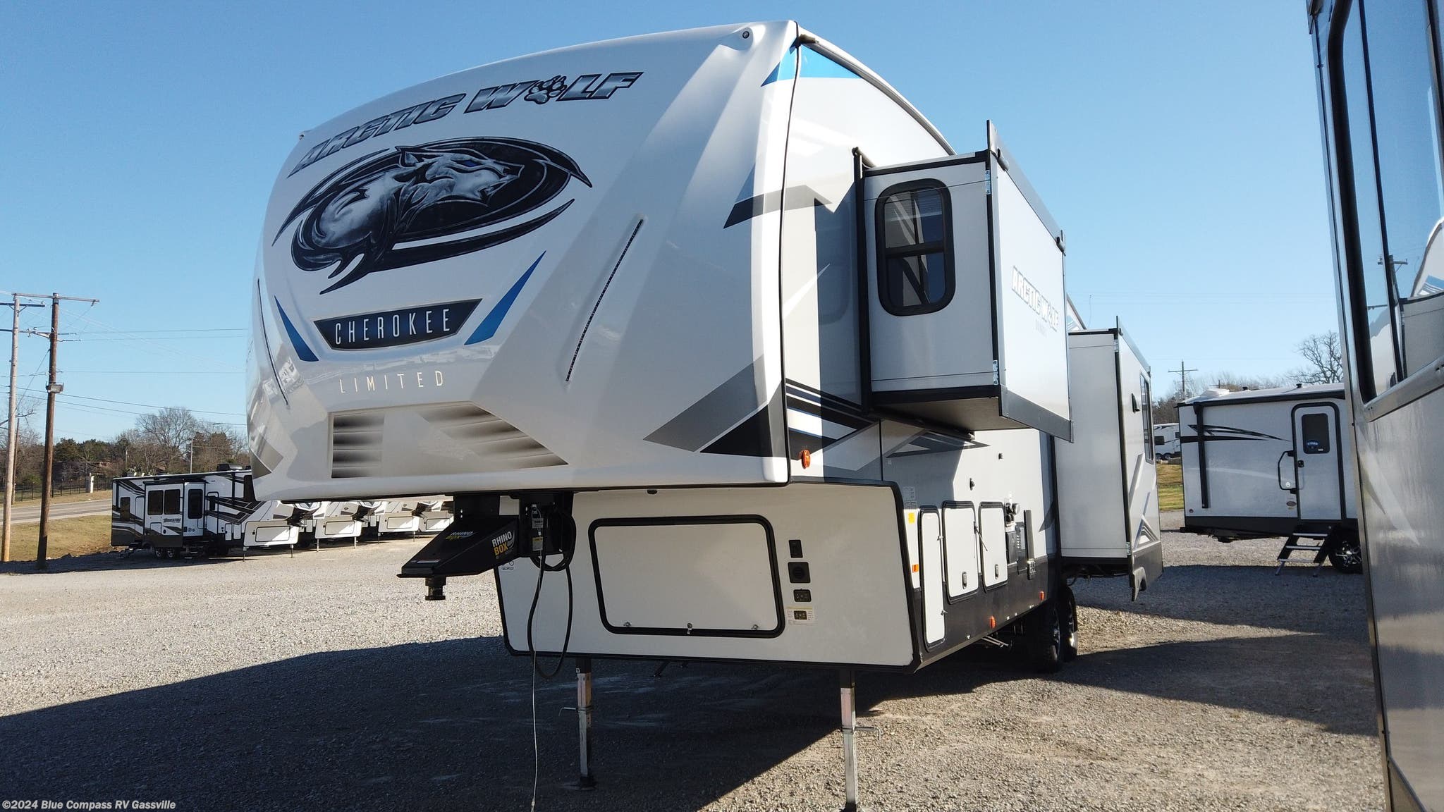 2021 Forest River Cherokee Arctic Wolf 3550 SUITE RV for Sale in