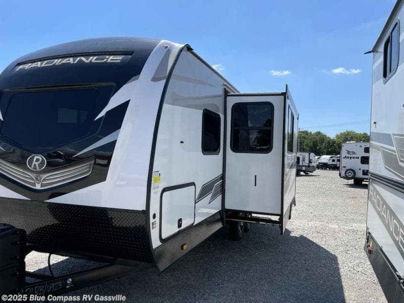 2022 Cruiser RV Radiance Ultra Lite 21RB RV for Sale in Gassville, AR ...