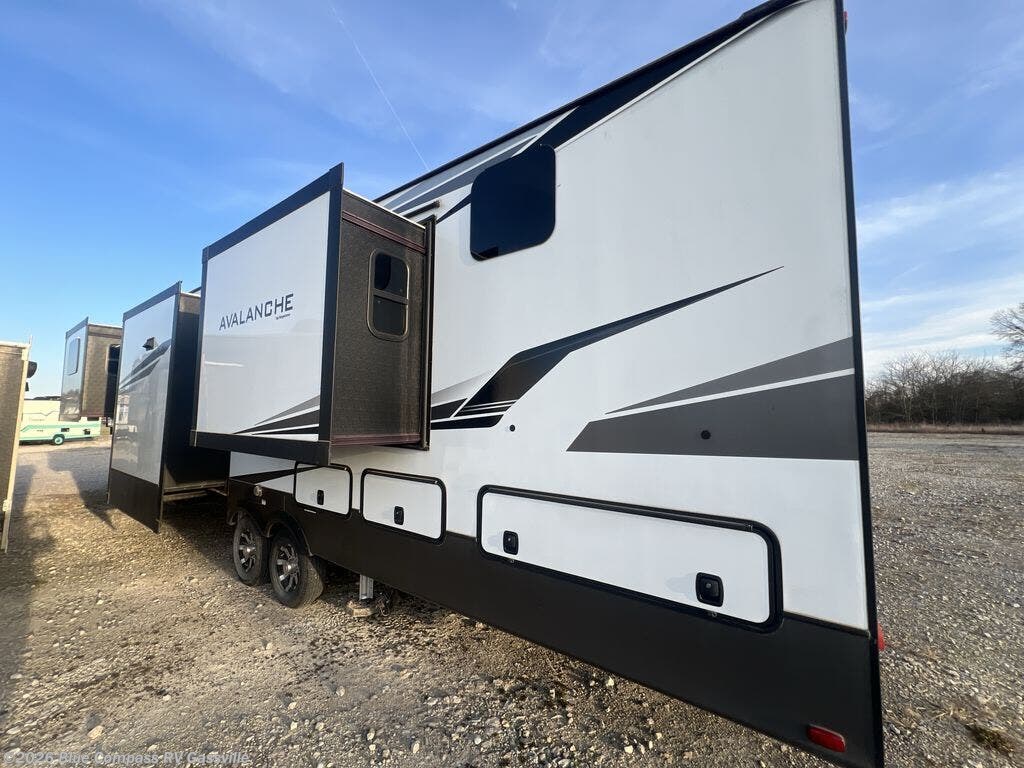 Used 2020 Keystone Avalanche 383FL available in Gassville, Arkansas