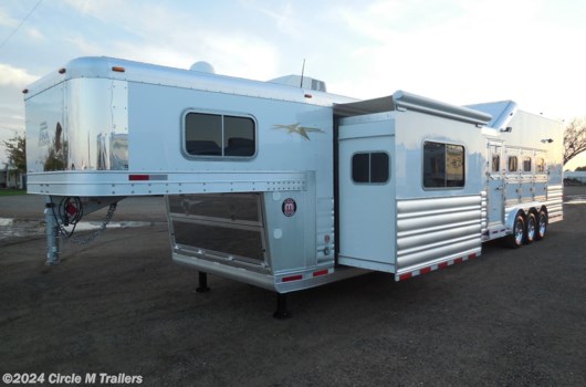 4 Horse Trailer - 2024 Platinum Coach Outlaw 4H SIDE LOAD 50 amp COUCH AND DINETTE available New in Kaufman, TX