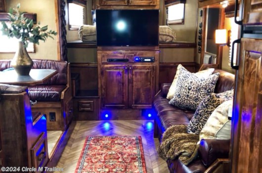 4 Horse Trailer - 2025 Platinum Coach Outlaw 4H Side Load,19' SW, 50 AMP Outlaw Couch/Dinette available New in Kaufman, TX