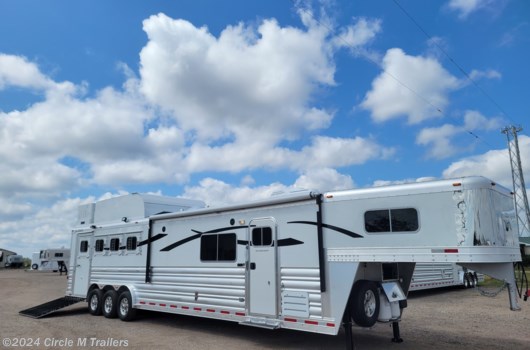 4 Horse Trailer - 2024 Platinum Coach Outlaw 4 Horse 15'4" LQ, Side load, slide out, OUTLAW available New in Kaufman, TX
