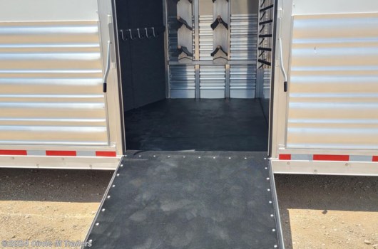 7 Head Livestock Trailer - 2024 Platinum Coach 32' haul 4, 5, 6, 7...BOX STALLS!! available New in Kaufman, TX