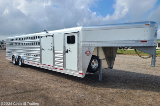 12 Head Livestock Trailer - 2025 Platinum Coach 33' Spread Axle SHOW STOCK + 2 Sliding Gates!! available New in Kaufman, TX