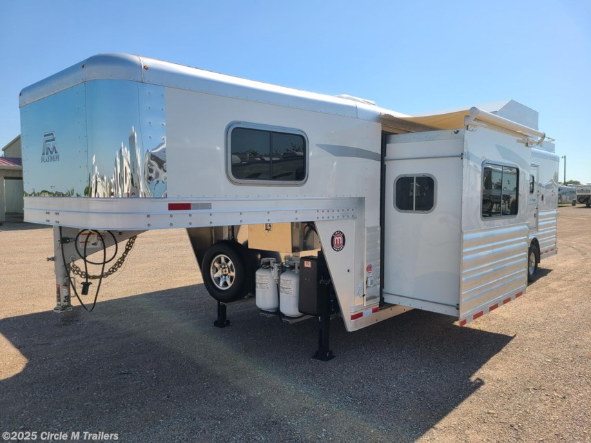 New 2026 Platinum Coach Outlaw 3H 10&apos; 8&quot; SW SLIDE OUT &amp; Side Load with Onan 4.0 available in Kaufman, Texas